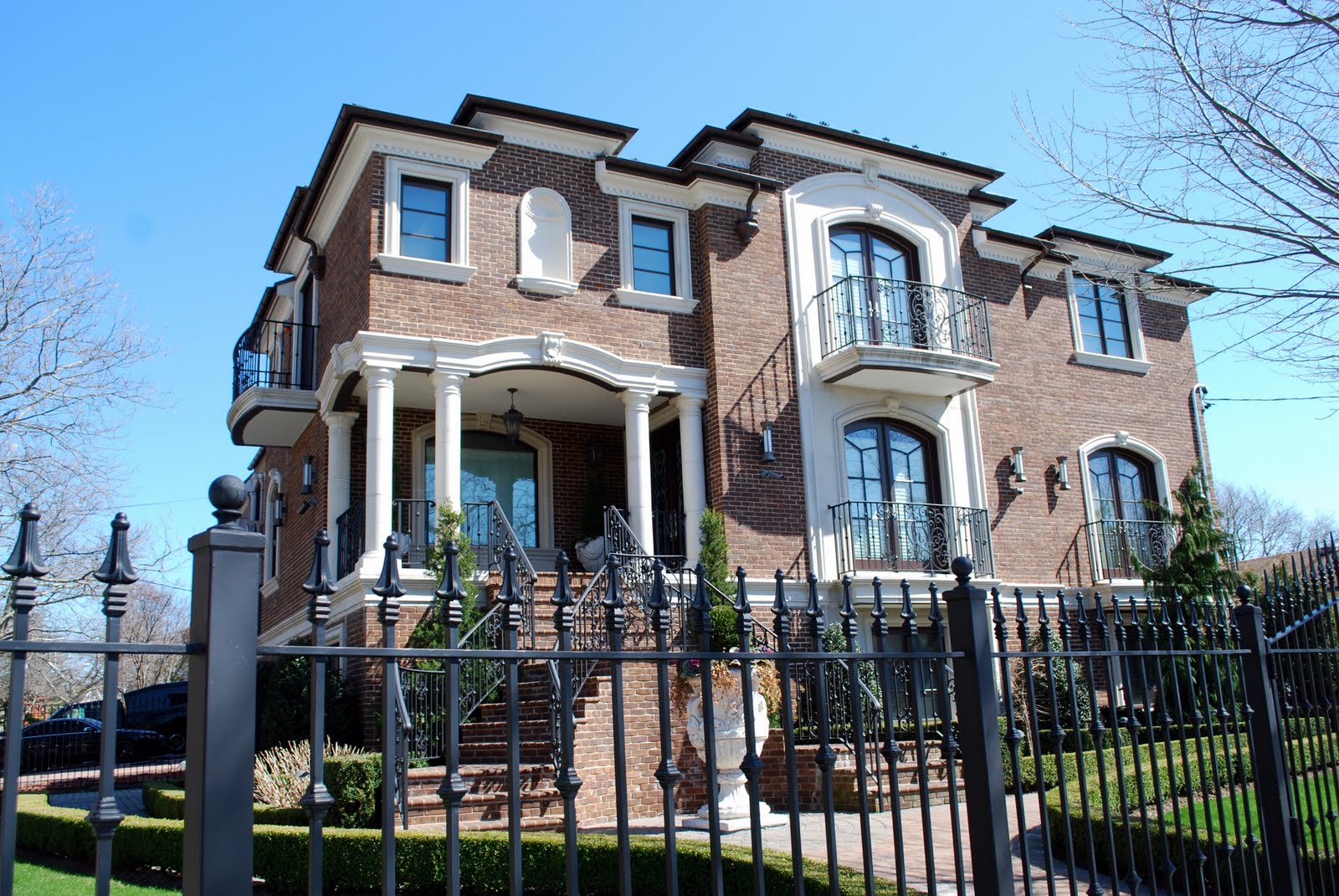 Mille Fiori Favoriti Beautiful Homes in Mill Basin, Brooklyn