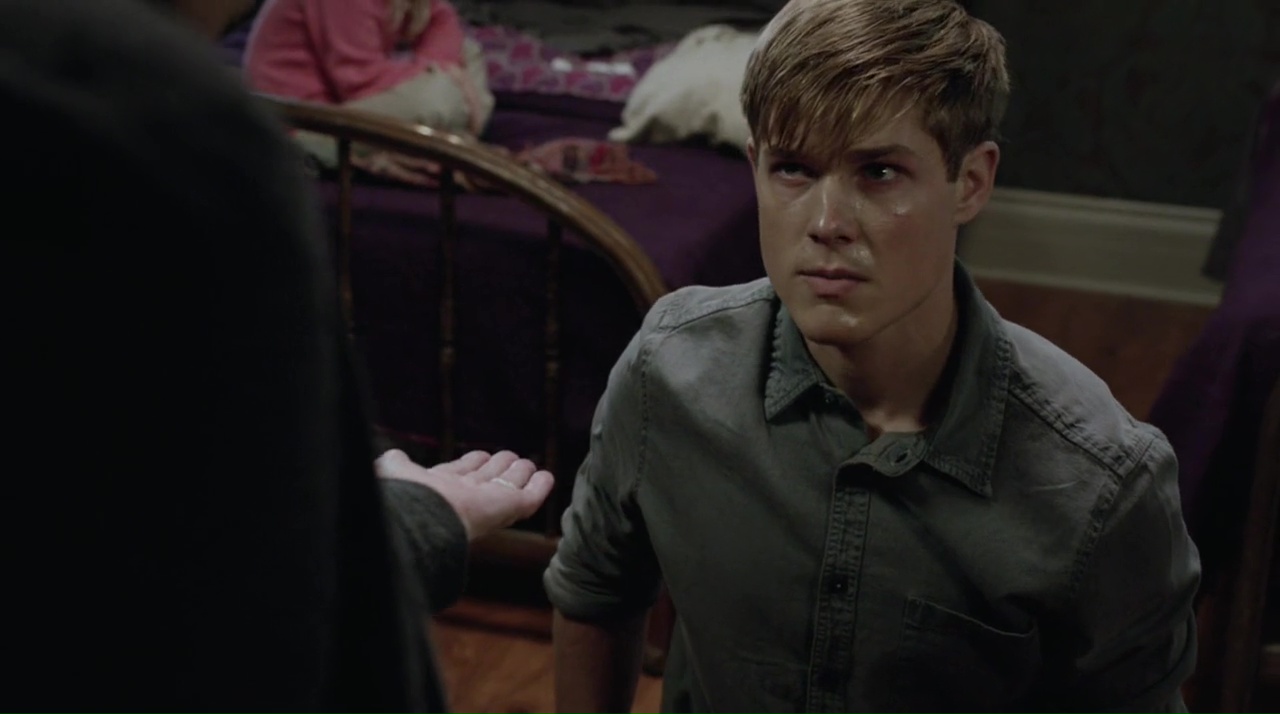 Films Et Séries Tv Avec Mason Dye ausCAPS: Mason Dye shirtless in Flowers In The Attic
