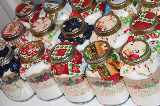 The Pinterest Diaries: Christmas Cookies in a Jar