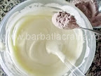 Prajitura cu crema mascarpone si ciocolata preparare reteta blat - punem treptat faina, pe masura ce o incorporam in compozitie