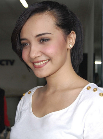Zaskia Sungkar | Koleksi Gambar Bagus