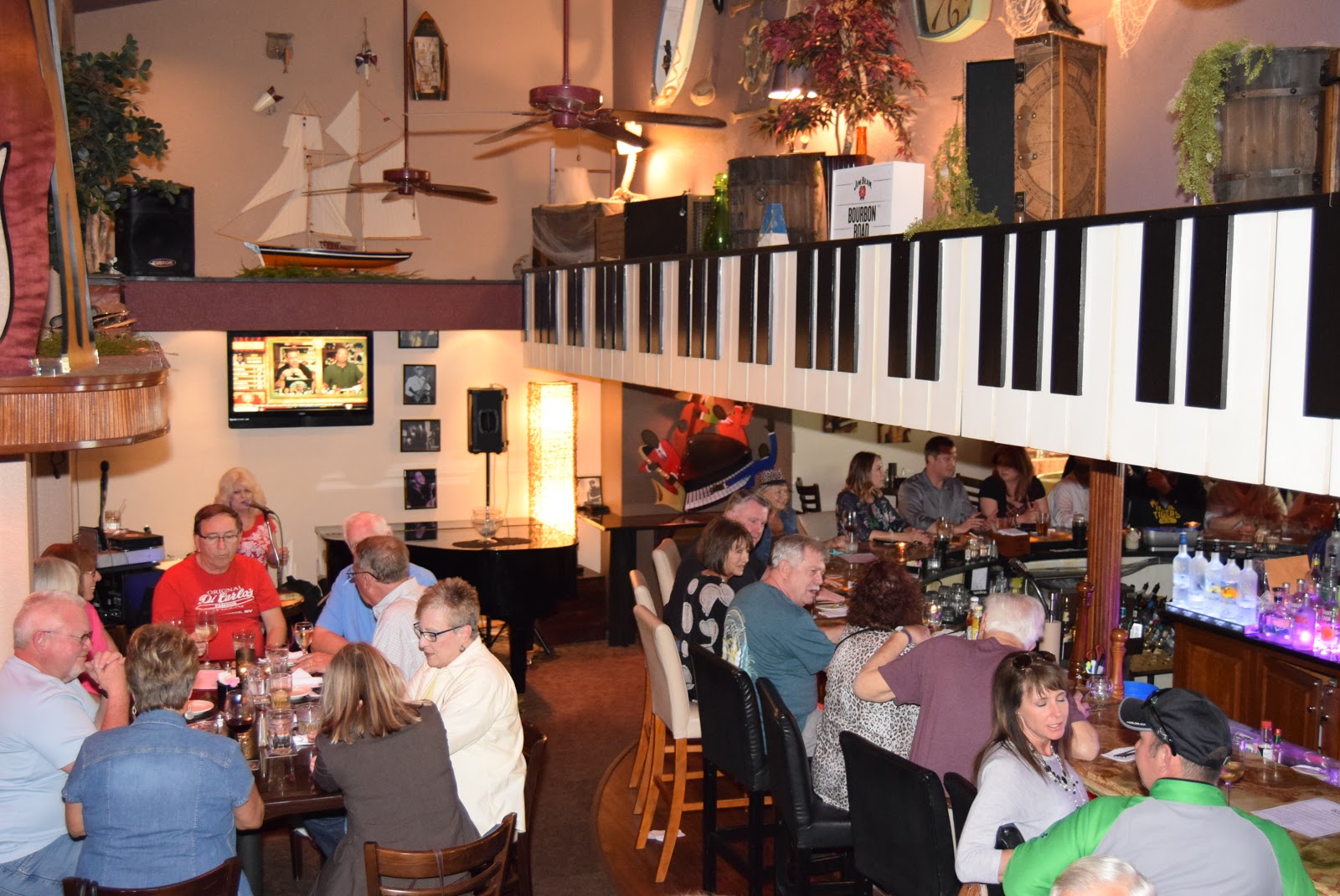 The Best Happy Hour at the Lake of the Ozarks