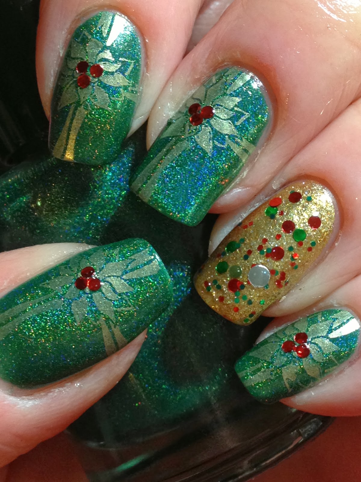 Canadian Nail Fanatic: Digit-al Dozen Does Red, Green and Gold; Day 3