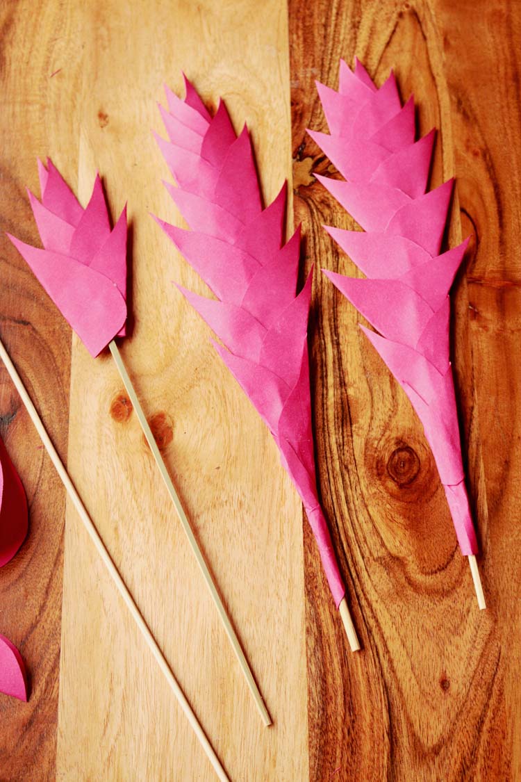 Paper Plant A Bromelaid DIY tutorial Handmade PaPer FloweRs by