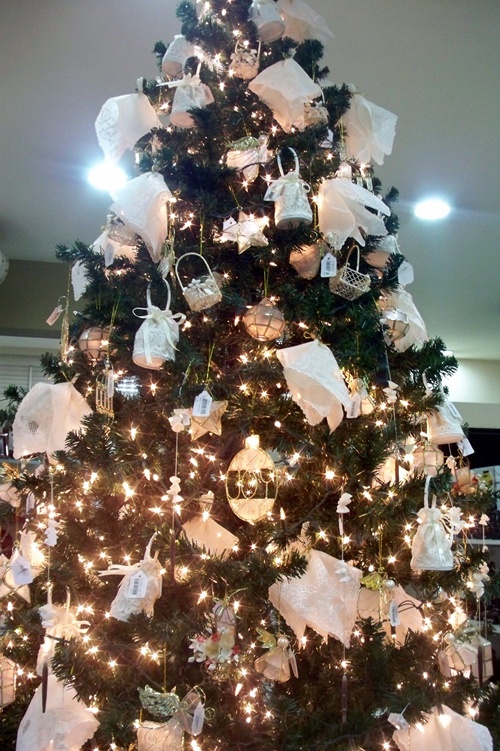 Unique xmas tree decorating ideas Christmas Spirit & Christmas Trees | Anda Zelenca | Blog