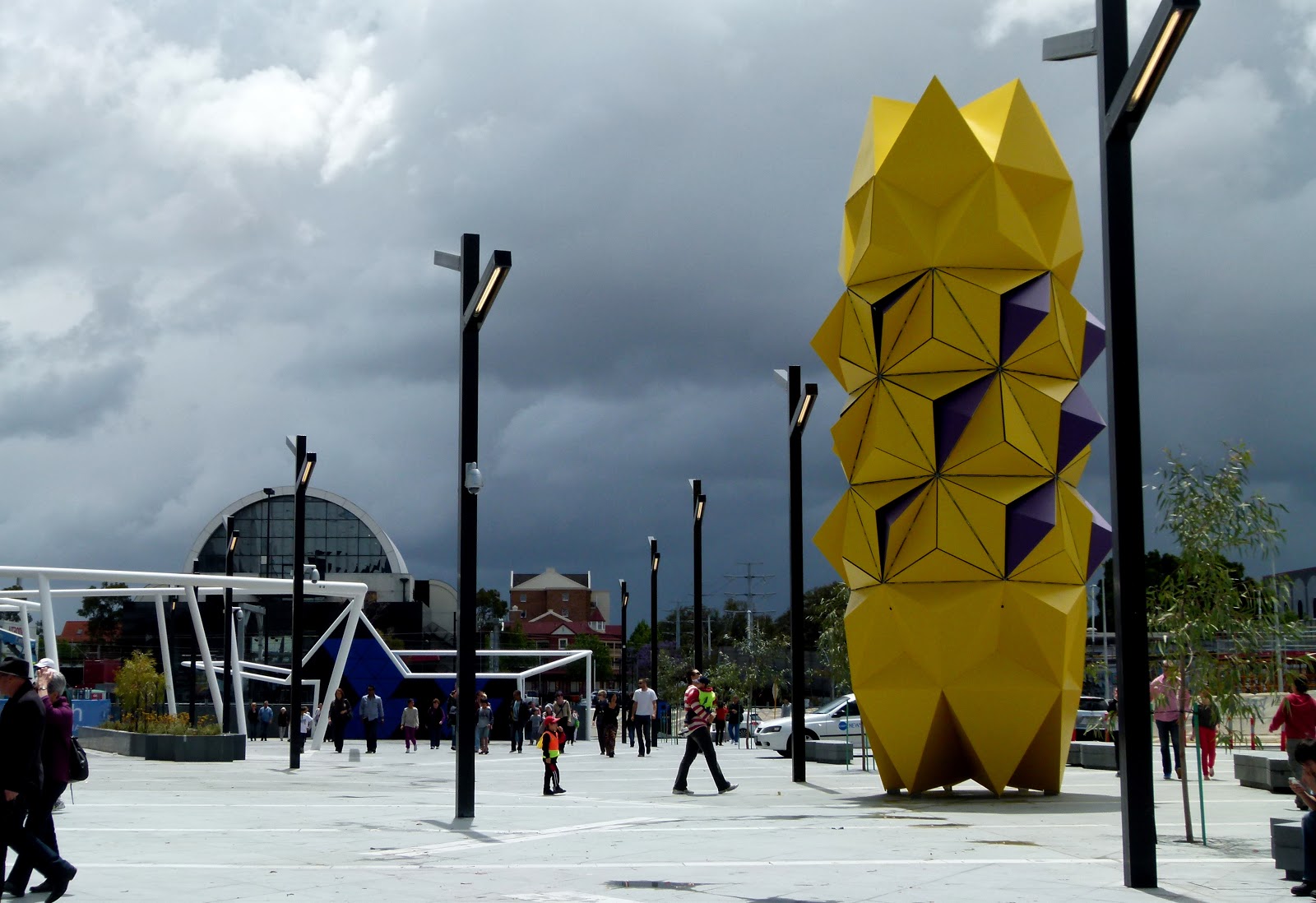 Perth Daily Photo Perth Arena ll, le grand pineapple.....!