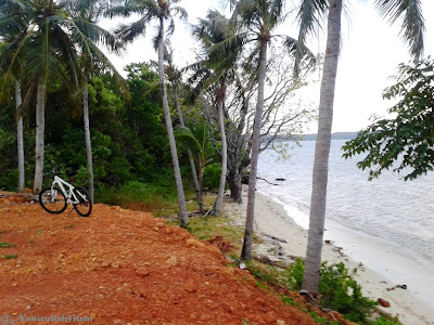 Sepedanya narsis dibeberapa sudut pantai