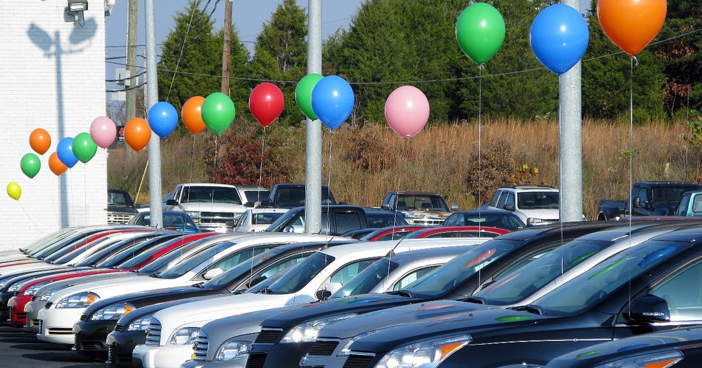 US Auto Sales Continue to Fall Even as Sales Overseas Expand