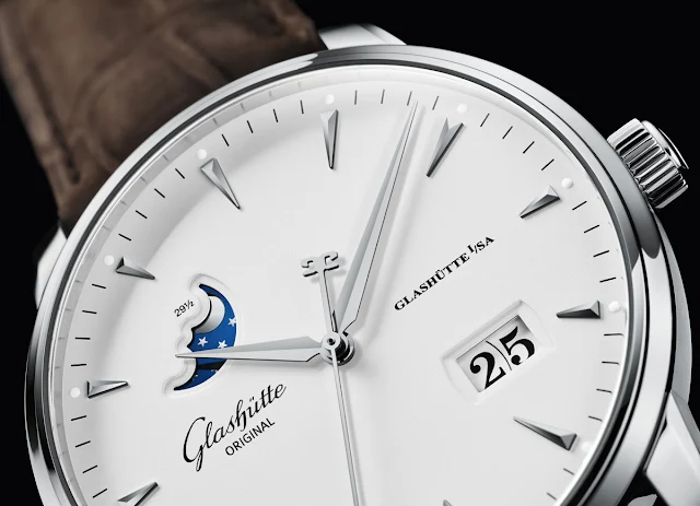 The dial of the Glashütte Original Senator Excellence Panorama Date Moon Phase