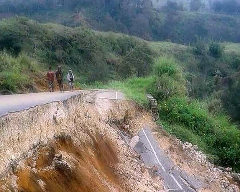 7.2 Strong earthquake of rocks Papua New Guinea