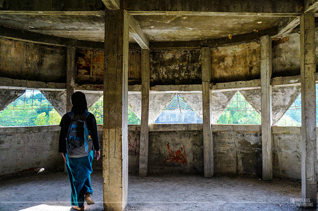 Romantisme Phuntuk Setumbu, Spot Riyadi, dan Taman Sari ...