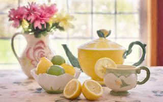 Ingredientes para preparar un zumo de limón depurativo