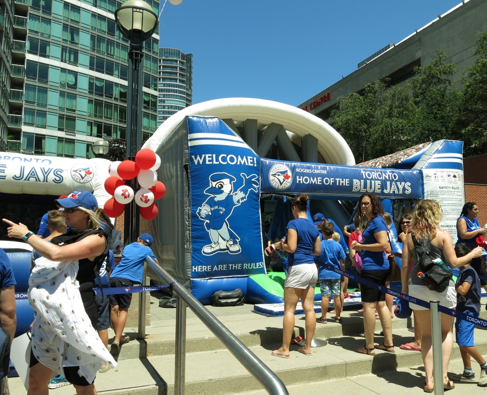 Toronto Grand Prix Tourist - A Toronto Blog: Let's play ball - Blue Jays at  Rogers Centre