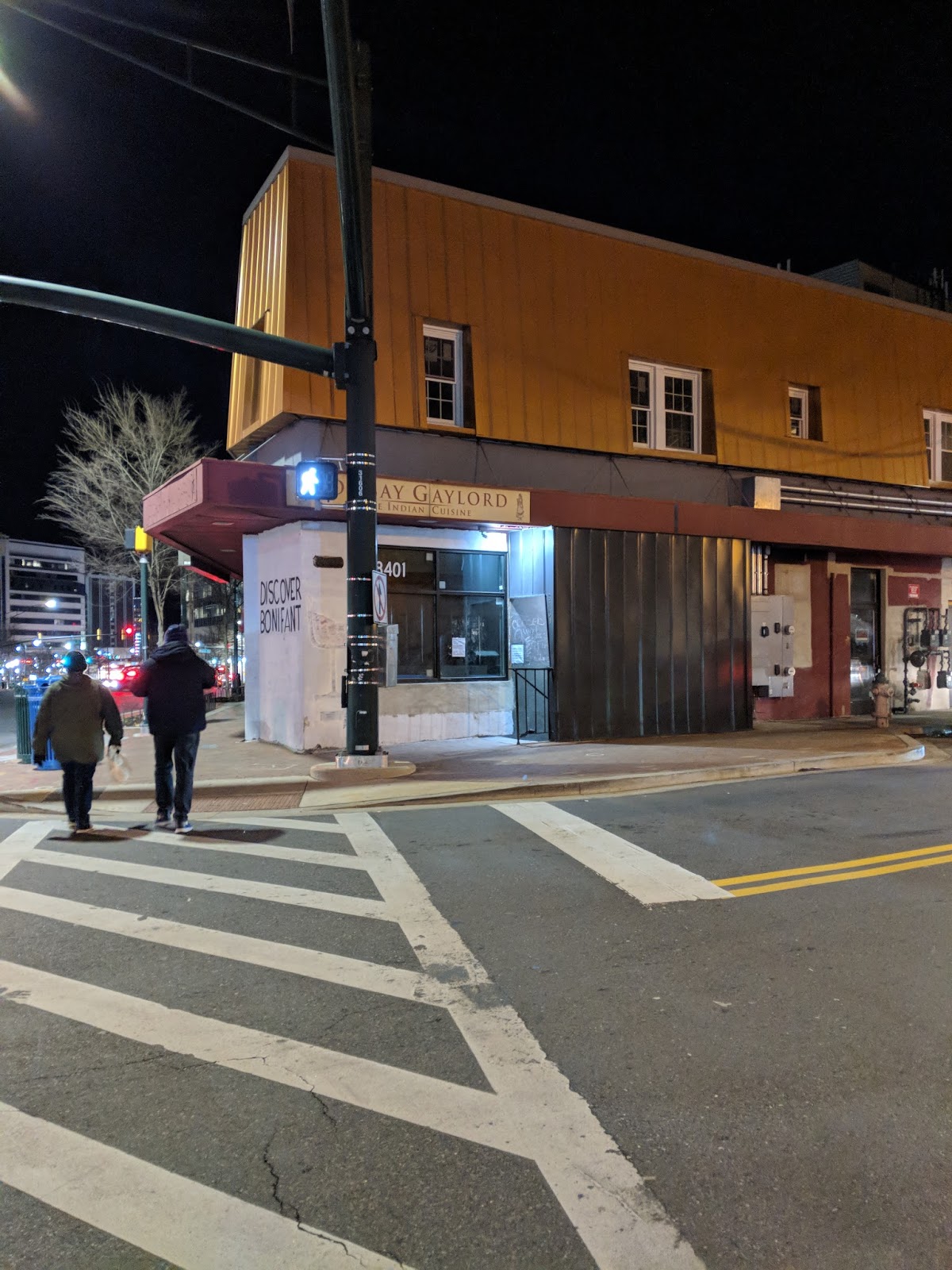 East MoCo Palisades Lounge, Quarry House Tavern post new signs as