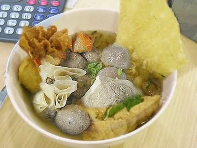 Bakso dan Es Buah PK segar dan lezat dalam satu gigitan