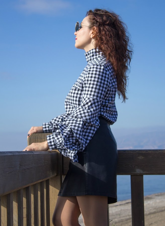 melage_boutique_fashion_blog_de_moda_blusa_cuadros_vichy_mangas_volante_cuello_perkins_shein_falda_cuero_negra_asos_como_combinar_botas_blancas_mango_bolso_chloe