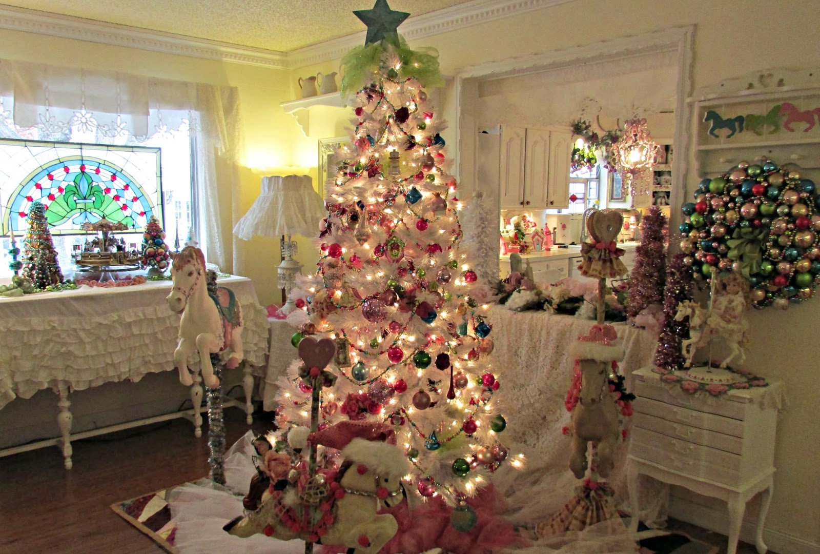 Penny's Vintage Home: Carousel Horse Christmas Tree