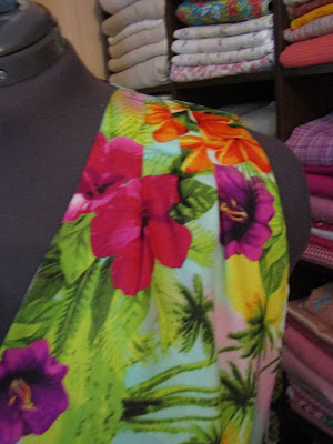 McCall 7381 Hawaiian Print Crepe de Chine Dress www.sewplus.blogspot.co