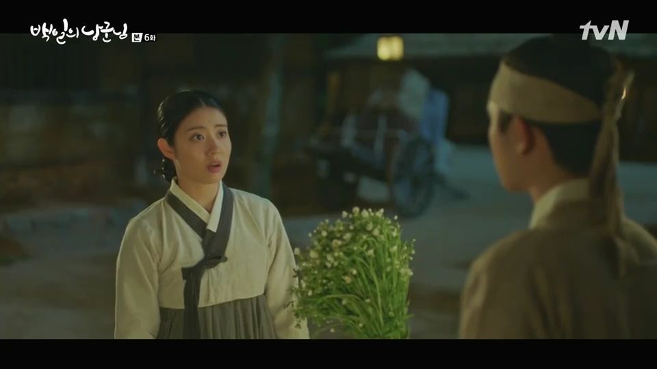 Won Deuk bawakan bunga untuk Hong Shim