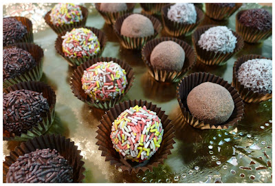 TRUFAS VARIAS DE GALLETAS DE CANELA Y MASCARPONE Y CONFITERIA TRES MARTINEZ