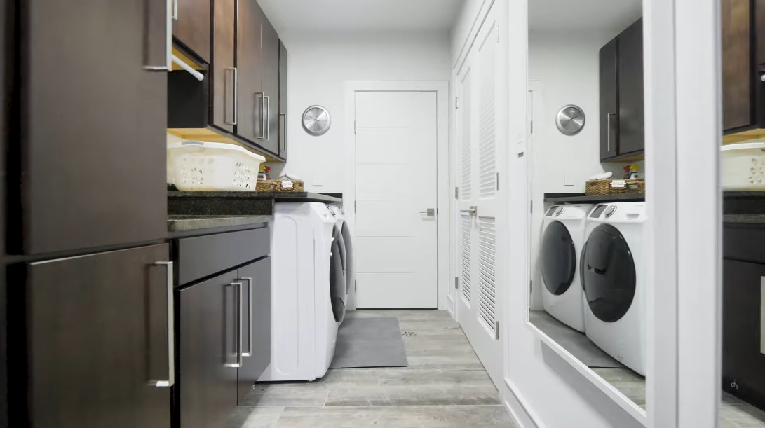 35 Interior Design Photos vs. 3046 N Ashland Ave Unit 1, Chicago Luxury Townhome Tour