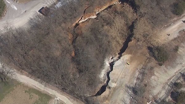 Inusual sismo en tennessee provoca enormes grietas. Inusual sismo en tennessee provoca enormes grietas.