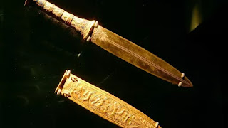 La dague de Toutankhamon a bien été forgée dans un métal extraterrestre Poignard-toutankhamon-afp