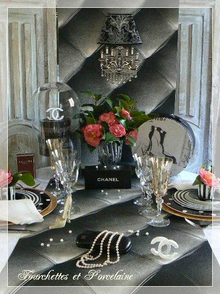 http://fourchettesetporcelaine.blogspot.fr/2016/02/table-ambiance-chanel.html