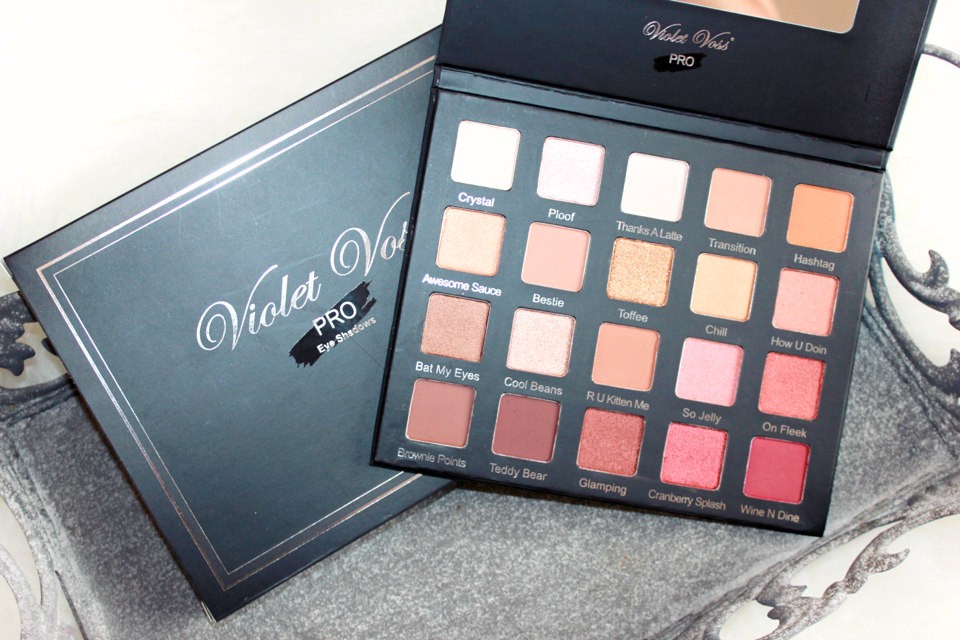 Violet Voss Holy Grail Eyeshadow Palette Review Eline Blaise