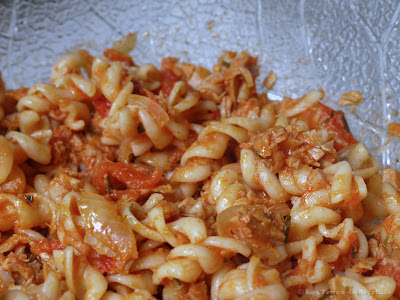 Les pâtes au thon et aux tomates de Jamie Oliver (voir la recette)