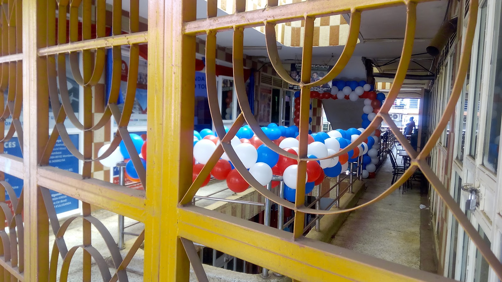 BOUNCING CASTLES UGANDA BALLOON DECORATIONS , MODELLING BALLOONS FOR
