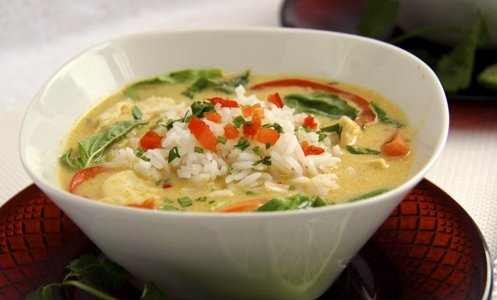 куриный суп с лапшой и картошкой. легкий куриный суп. суп лапша. супчик голубчик. суп из курицы с вермишелью.