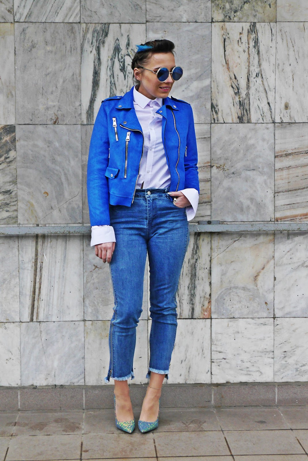 7_blue_biker_jacket_denim_pants_glitter_heels_shoes_karyn_blog_modowy_070118