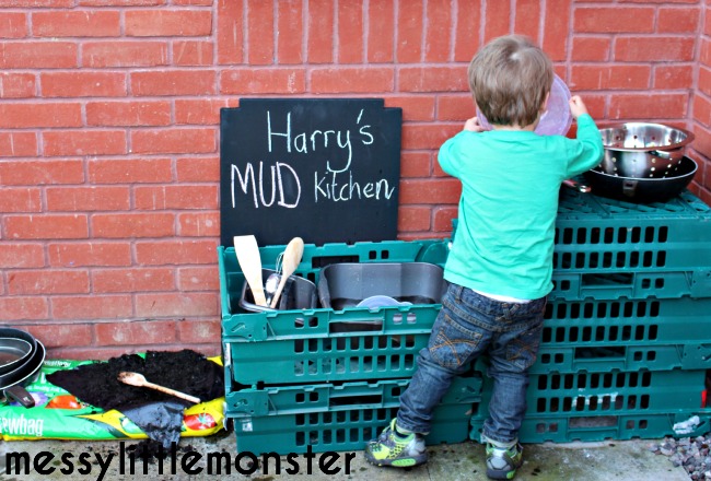 How to make a simple DIY outdoor mud kitchen for kids. Fun outdoor activities for toddlers and preschoolers.
