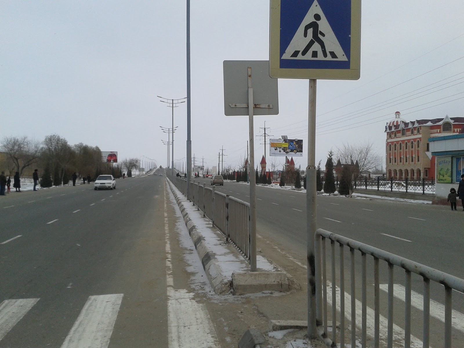 мордовия знак посередине дороги. шоссе шоссе. секешфехерварское шоссе фото. путь к северному сиянию. главная дорога в городе.