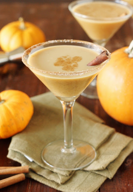 Pumpkin Spice Martini ~ put the fabulous fall flavors of pumpkin & spice in your cocktail!   www.thekitchenismyplayground.com