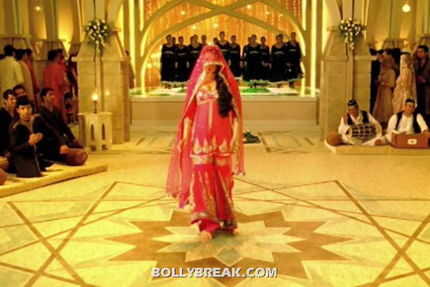 Kareena Kapoor Mujra Agent Vinod Hot close up - Kareena Kapoor Mujra Song Close up Pics -HOT