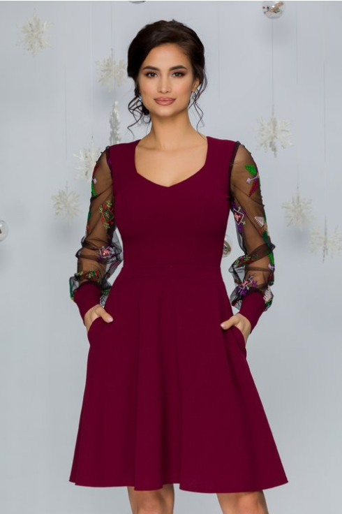 Rochie de ocazii in clos bordo cu maneci din tull negru si broderie ieftina