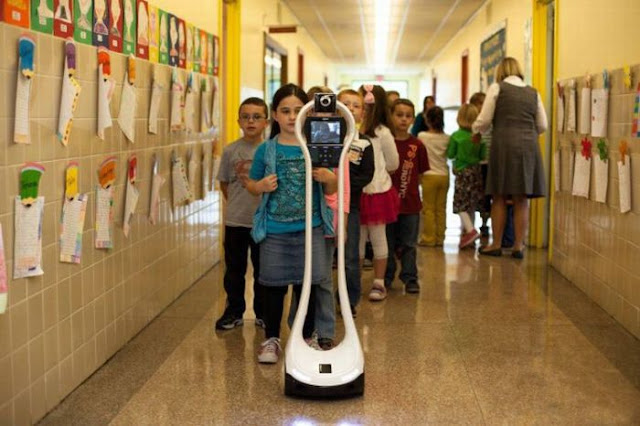 Peralatan Robotik yang mewakili Devon Carrow Saat Sekolah