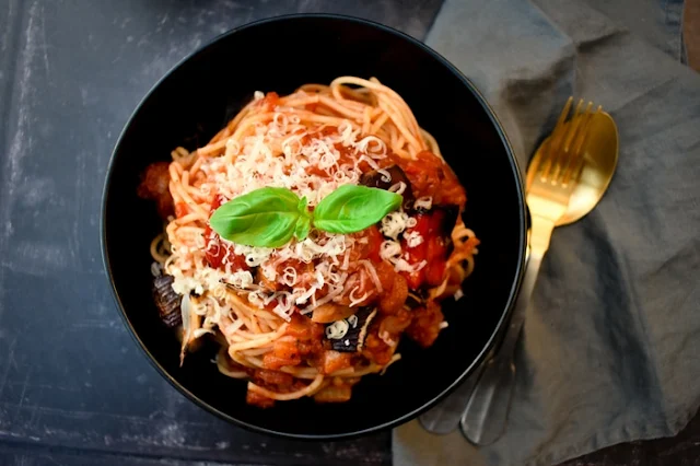 Tomato and Roasted Red Pepper Pasta Sauce on Spaghetti
