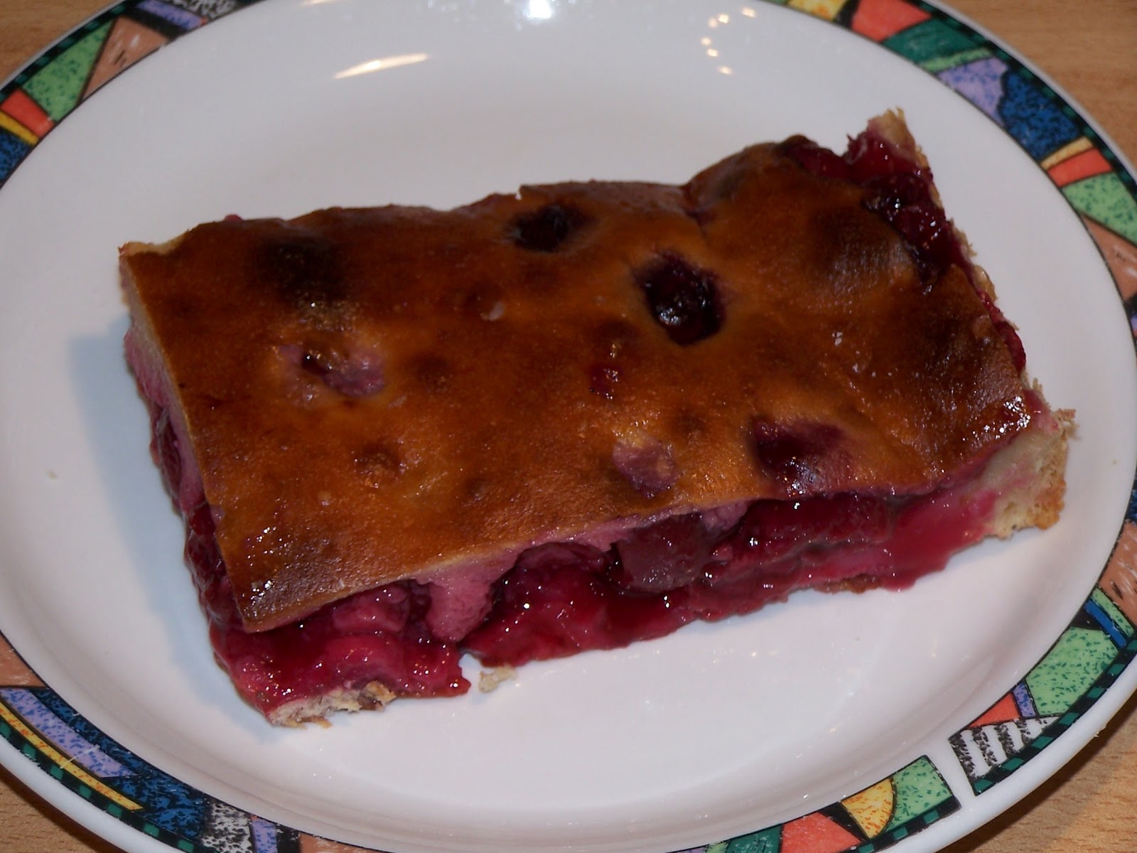 Käffchen und Kuchen: Gedeckter Kirschkuchen