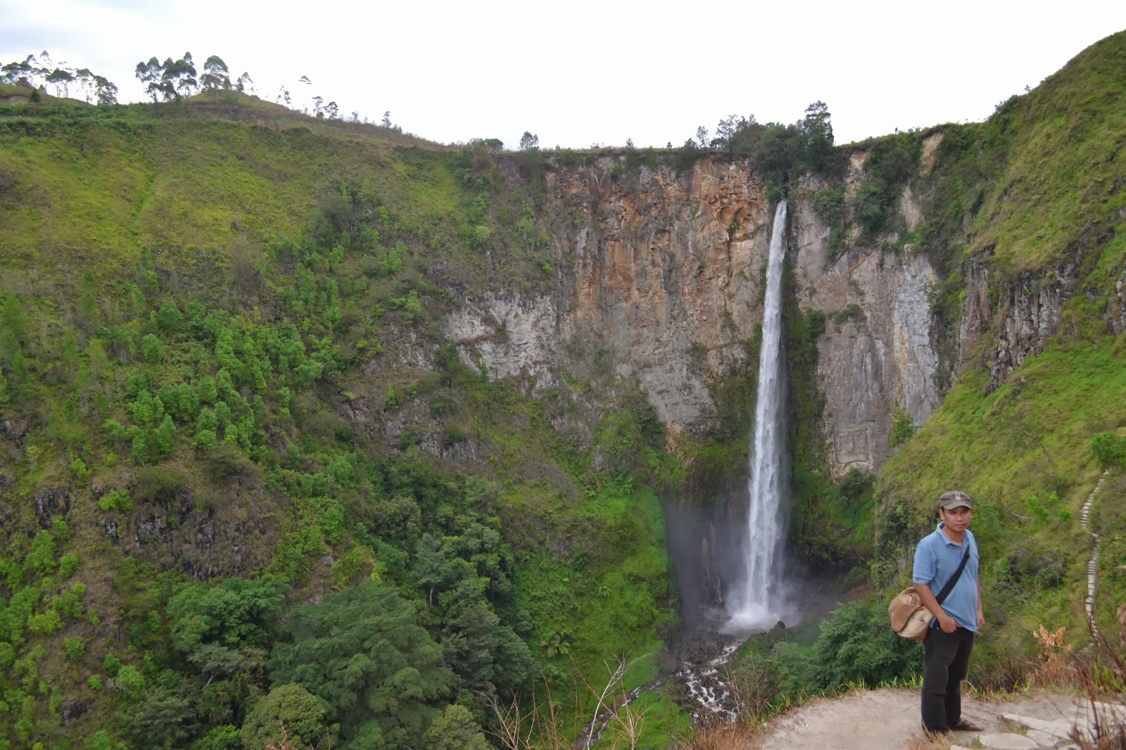 DuniaKUgo: Kegembiraan di Guyuran Air Terjun SIPISO-PISO Plus TOGGING ...