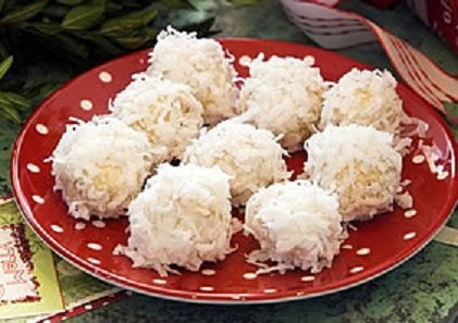 Easy No Bake Ho Ho Snowball cookie recipe for Christmasn
