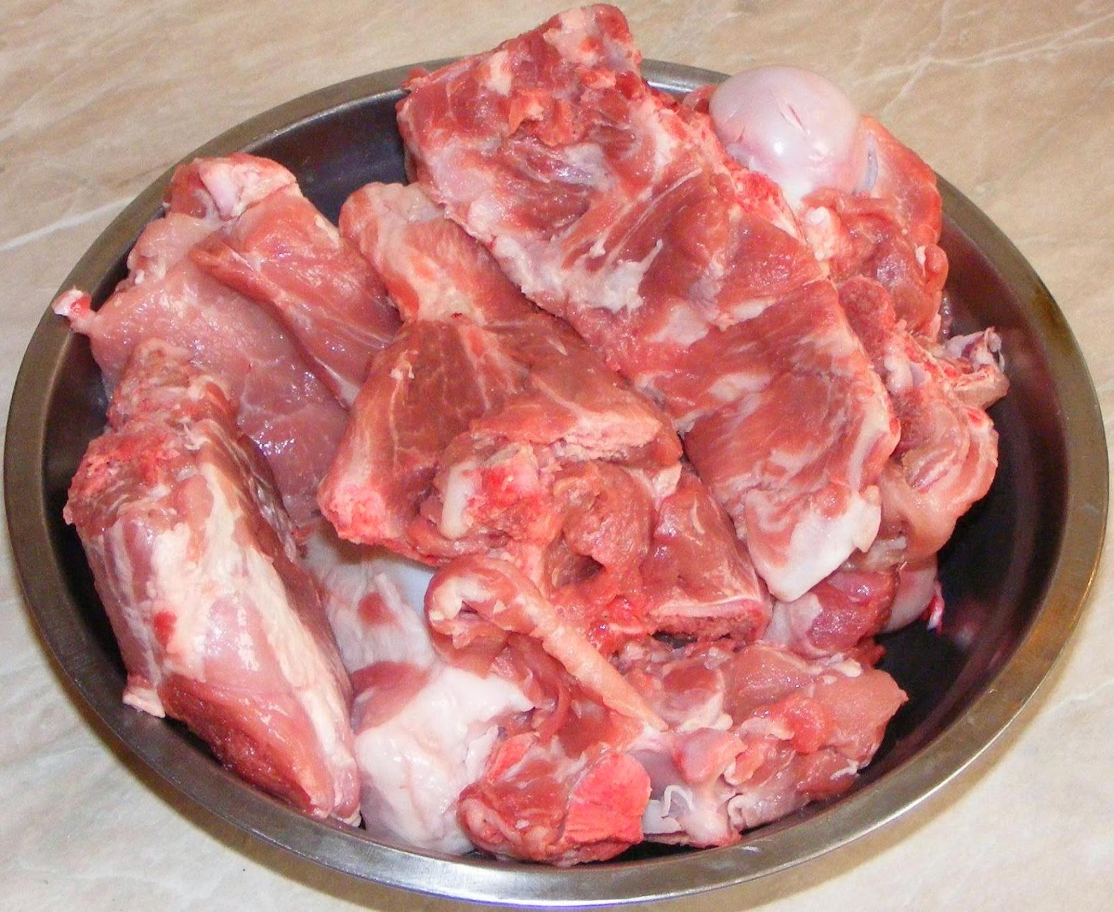 carne de porc, oase de porc, carne de porc cu os, retete cu porc, retete si preparateculinare cu carne de porc, retete de mancare, reteta mancaruri cu carne de porc, carne de porc pentru mancare, oase de porc pentru ciorba de potroace, 