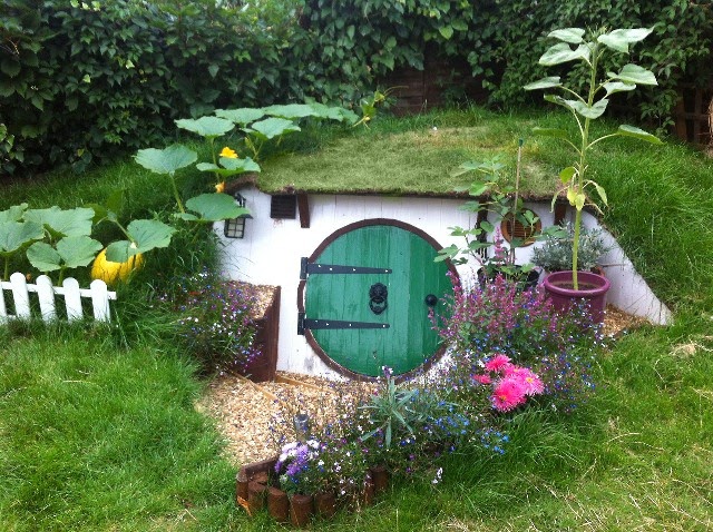 Foto: Cara Membuat Rumah Hobbit Mini di Pekarangan [Step 