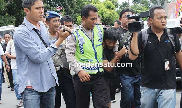 Edan... Protes Suara Musik Yang Berisik Saat Shalat, Muadzin di Tangkap Polisi Edan... Protes Suara Musik Yang Berisik Saat Shalat, Muadzin di Tangkap Polisi
