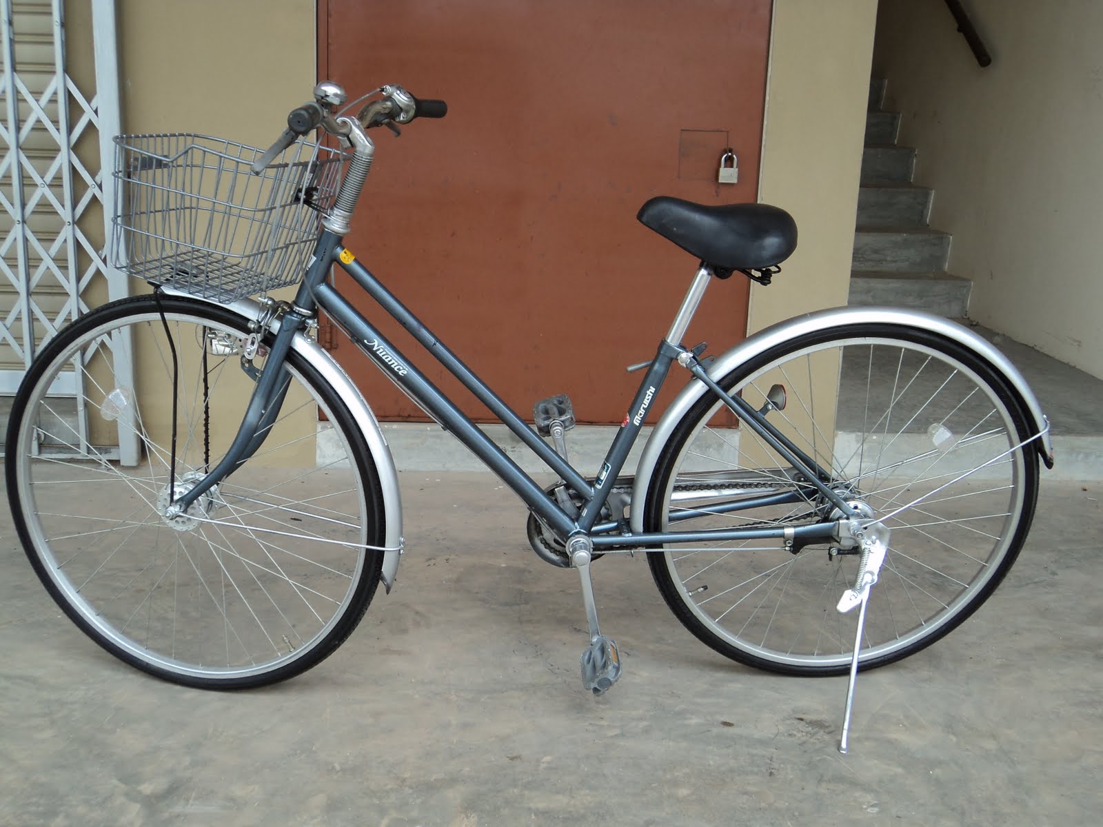 The Right Bike Store II 27" / 3 speed Imported Used City Bicycle from