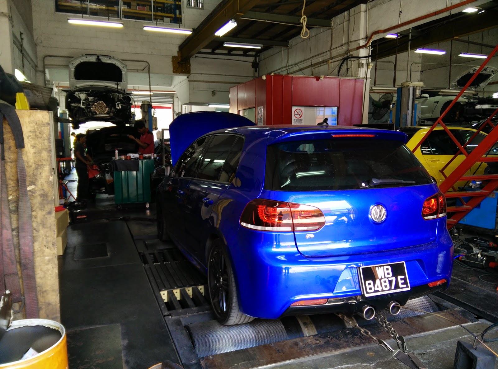 Motoring-Malaysia: Guest Post: Owner's review - 2010 Volkswagen Golf R Mk6