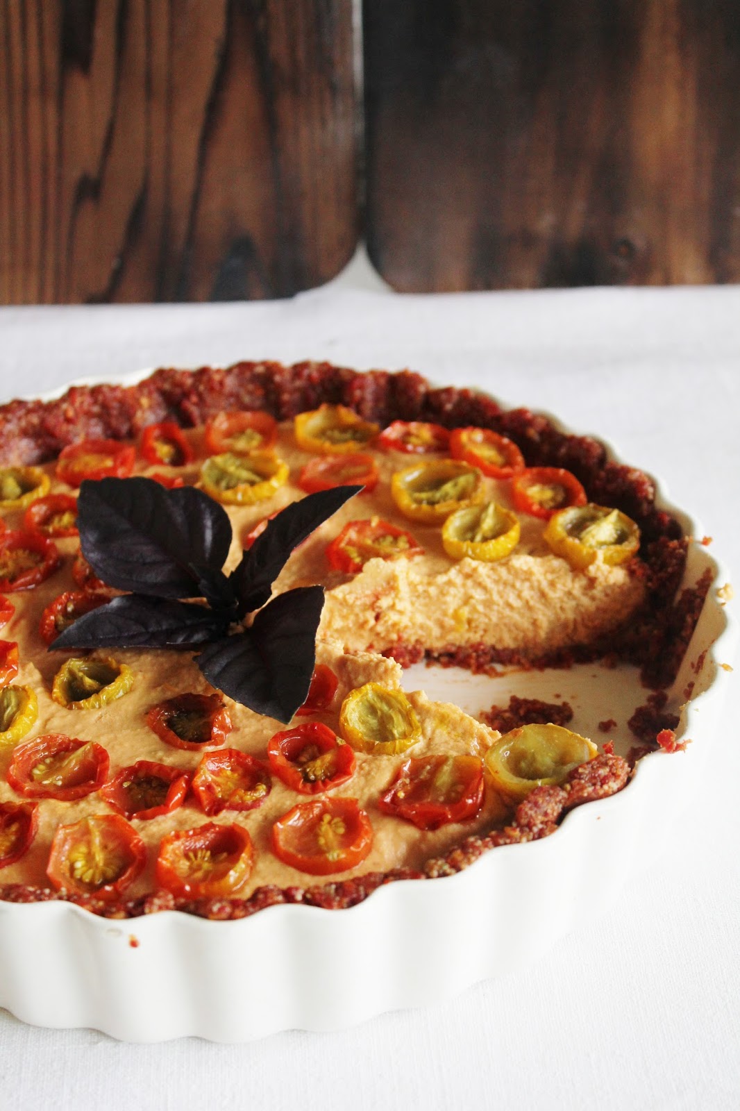 This Rawsome Vegan Life SUNDRIED TOMATO TART WITH ZUCCHINI HUMMUS