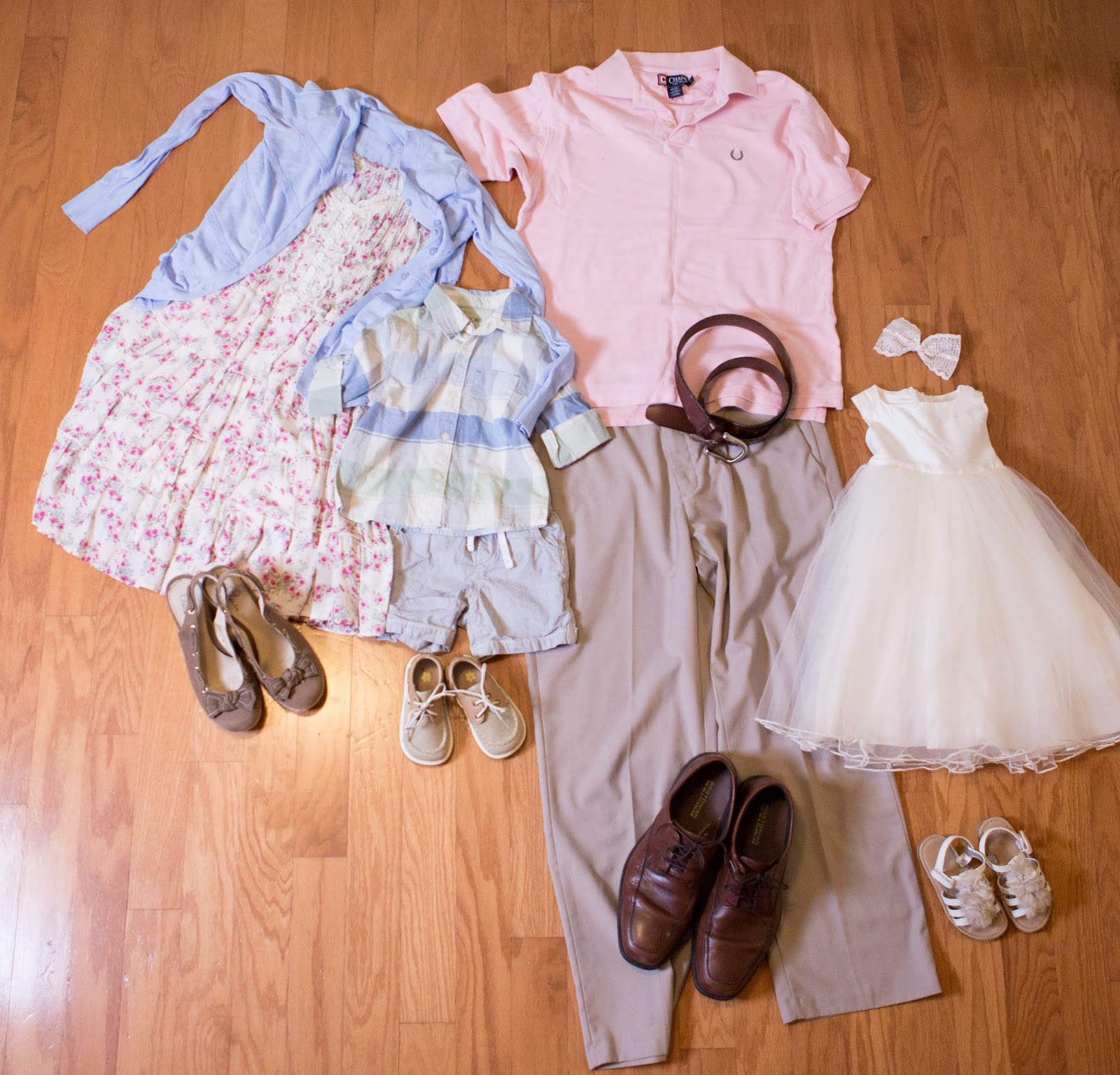 what to wear for family pictures, how to plan your outfits for family pictures, choosing your outfits for family pictures, family portrait photography, spring family outfit ideas